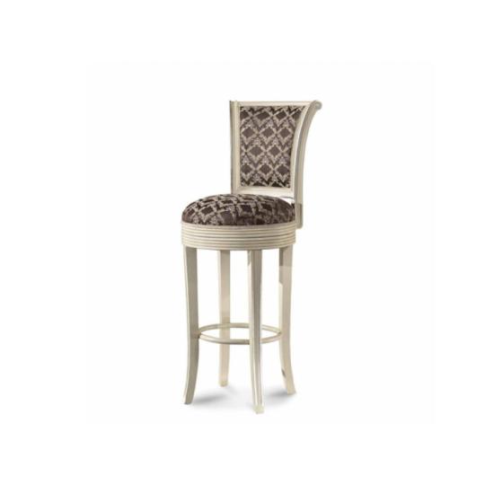 klasszikus barszek forgathato villa kastely szalloda bar berendezes elegans luxus feher barsony karpitozott karpitos butor lameridiana lakberendezes.jpg